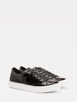 black hilfiger trainers