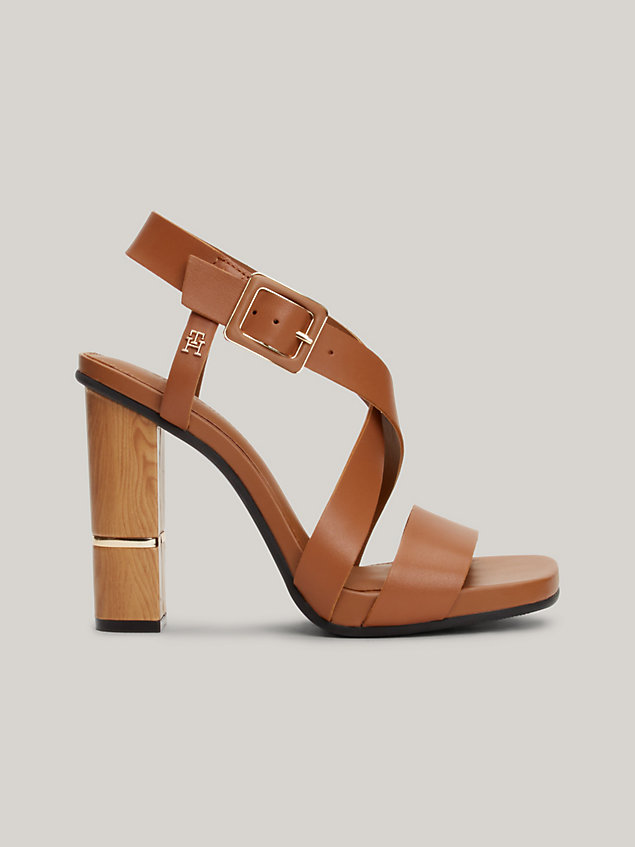 brown leren sandaal met hoge blokhak en th-monogram voor dames - tommy hilfiger