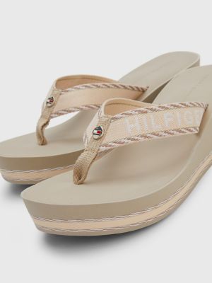 Op en neer gaan scheepsbouw speling Teenslipper met logowebbing en hoge sleehak | KHAKI | Tommy Hilfiger