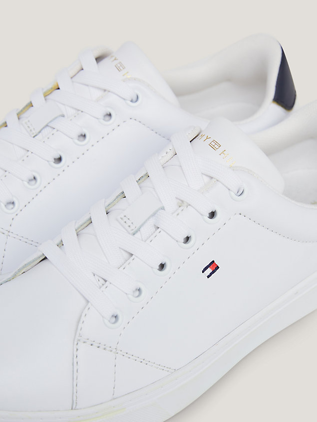 white skórzane buty sportowe essential dla kobiety - tommy hilfiger