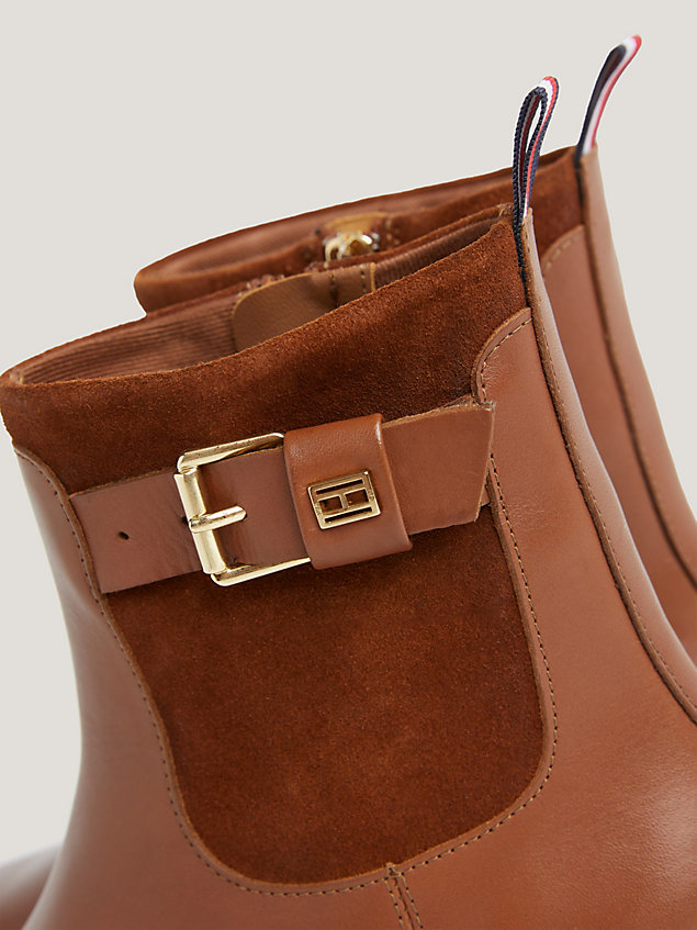 brown skórzane buty do kostki essential z metalową sprzączką dla kobiety - tommy hilfiger