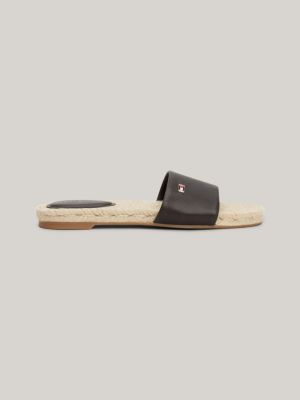 Tommy hilfiger sinder hot sale flat sandals