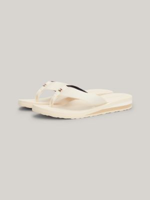 beige zehentrenner in tommy-farben mit keilabsatz für damen - tommy hilfiger