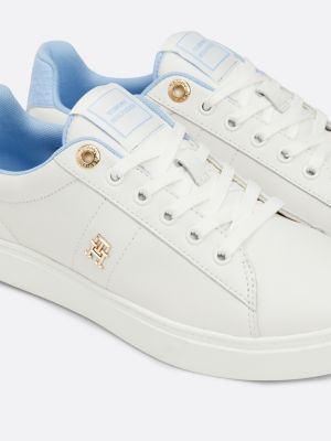 sneakers in pelle con monogramma th bianco da donne tommy hilfiger