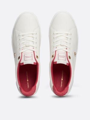 sneakers in pelle con monogramma th bianco da donne tommy hilfiger