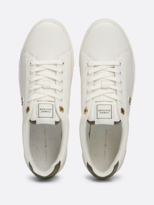 sneakers in pelle con monogramma th bianco da donne tommy hilfiger