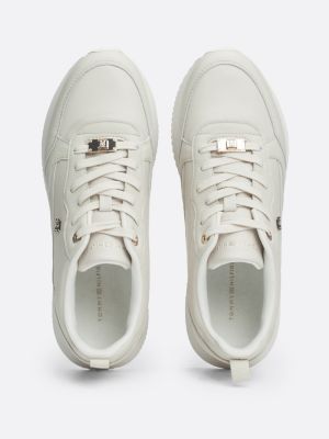 baskets de running en cuir à monogramme th beige pour femmes tommy hilfiger