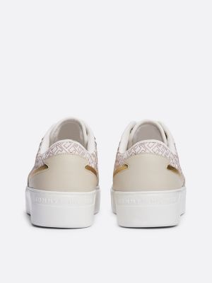 sneakers in pelle con plateau e monogrammi th bianco da donne tommy hilfiger