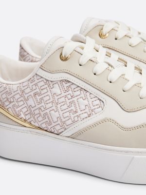 sneakers in pelle con plateau e monogrammi th bianco da donne tommy hilfiger