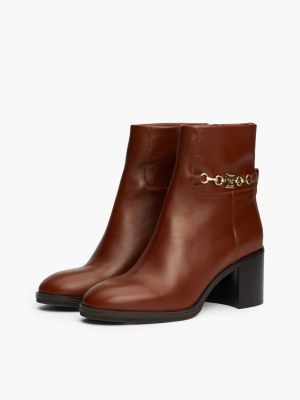 braun lederstiefel mit kettendetail und blockabsatz für damen - tommy hilfiger