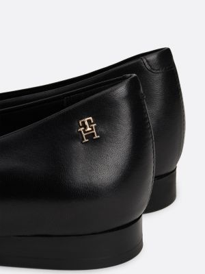 ballerine a punta in pelle con monogramma th nero da donne tommy hilfiger