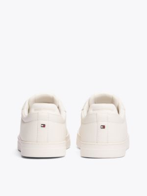 beige court-sneaker aus leder mit flag für damen - tommy hilfiger