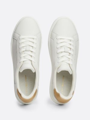 sneakers in pelle con retro metallizzato bianco da donne tommy hilfiger