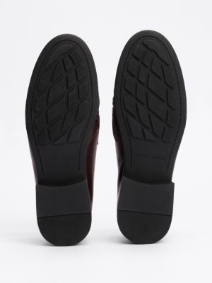 braun loafer aus leder mit th-monogramm und falten für damen - tommy hilfiger