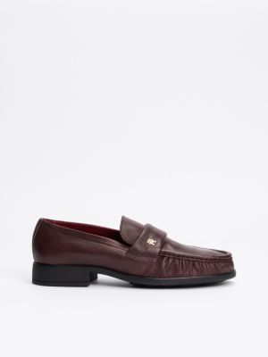 brown loafer van leer met plooien en th-monogram voor dames - tommy hilfiger