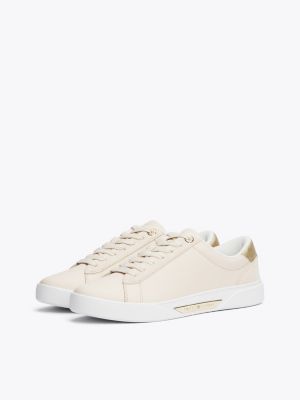 beige court-sneaker aus leder mit metallic-details für damen - tommy hilfiger