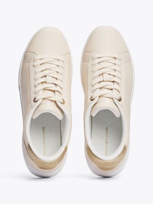 beige court-sneaker aus leder mit metallic-details für damen - tommy hilfiger