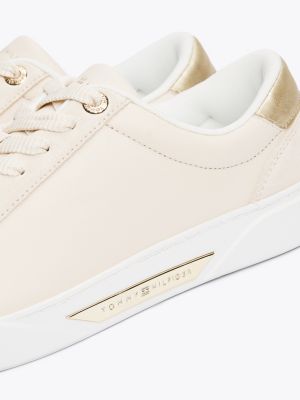 beige court-sneaker aus leder mit metallic-details für damen - tommy hilfiger