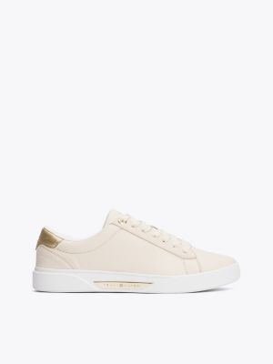 beige court-sneaker aus leder mit metallic-details für damen - tommy hilfiger