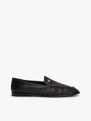 black leren loafer met th-monogramplaquette voor dames - tommy hilfiger