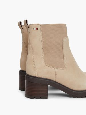 beige chelsea-boot aus wildleder mit blockabsatz für damen - tommy hilfiger