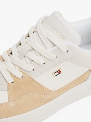 sneakers stile basket con mix di texture bianco da donne tommy hilfiger