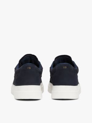 niebieski skórzane buty sportowe z metalowym logo dla kobiety - tommy hilfiger