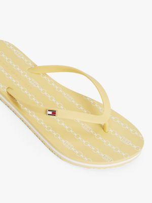 gelb zehentrenner mit emaille-flag für damen - tommy hilfiger