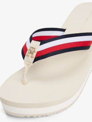 weiß corporate keilabsatz-sandale mit gurtband-riemen für damen - tommy hilfiger