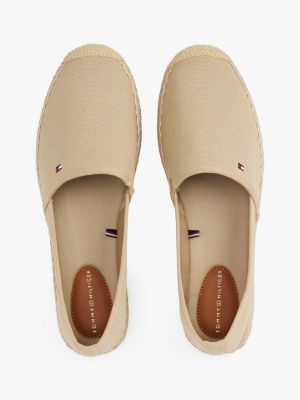 beige canvas espadrille met geborduurde vlag voor dames - tommy hilfiger