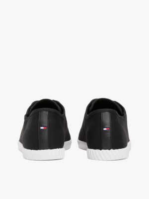 sneakers in tela con bandierina ricamata nero da donne tommy hilfiger