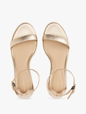 sandales en cuir métallisé à talon compensé beige pour femmes tommy hilfiger