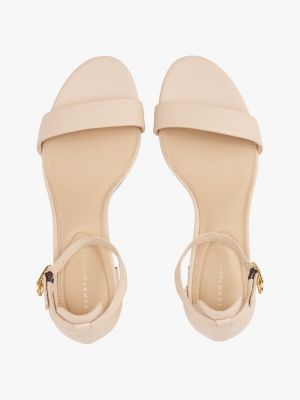 sandales en cuir à talon carré et monogramme beige pour femmes tommy hilfiger