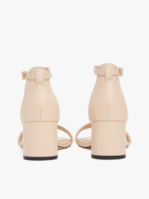 sandales en cuir à talon carré et monogramme beige pour femmes tommy hilfiger