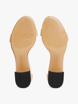 sandales en cuir à talon carré et monogramme beige pour femmes tommy hilfiger