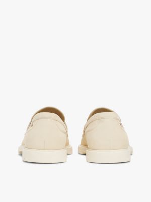 beige leren loafer met geëmailleerde vlag voor dames - tommy hilfiger