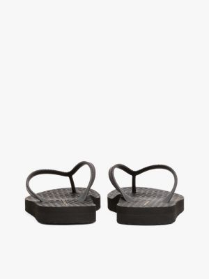 czarny japonki z teksturowanym logo dla kobiety - tommy hilfiger