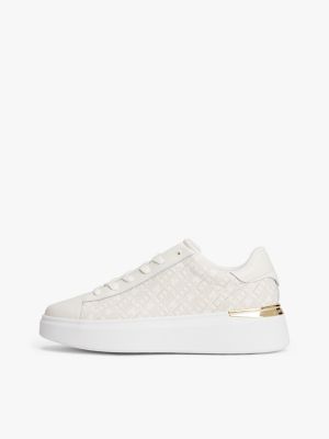 sneakers in pelle con suola alta e monogrammi beige da donne tommy hilfiger