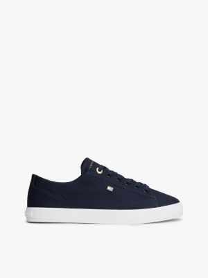 blue canvas-sneaker mit flag aus emaille für damen - tommy hilfiger