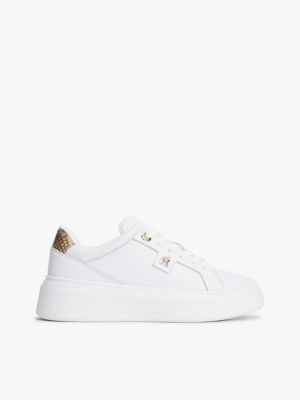 white plateau-sneaker aus leder mit schlangen-print für damen - tommy hilfiger