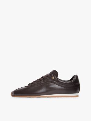 bruin leren sneaker met metalen th-monogram voor dames - tommy hilfiger