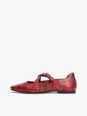 zapatos mary jane de piel con efecto serpiente con tira cruzada roja de mujeres tommy hilfiger