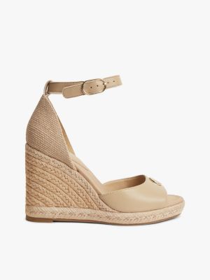 beige leder-espadrille mit keilabsatz und logo-emblem für damen - tommy hilfiger