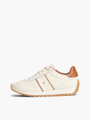 beige leder-sneaker mit gummiertem th-monogramm für damen - tommy hilfiger