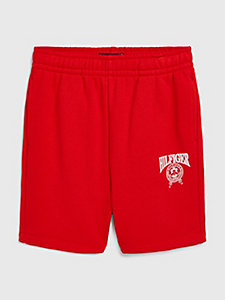 rood joggingshort met varsity-logo voor boys - tommy hilfiger