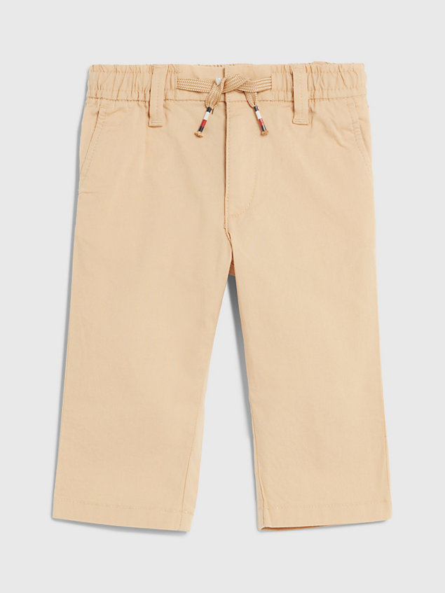 beige essential comfort fit broek voor jongens - tommy hilfiger