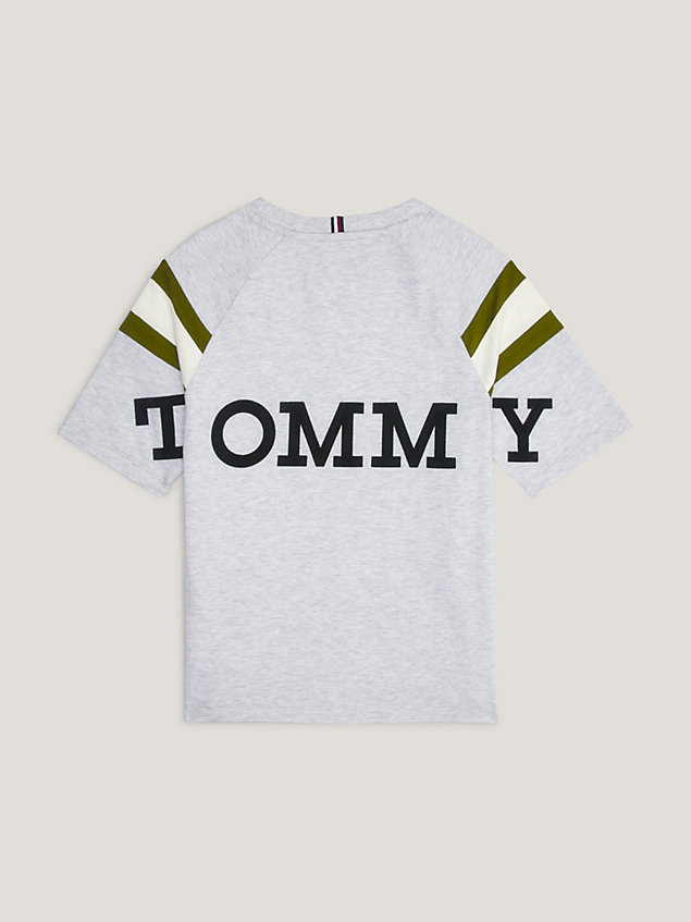 grey varsity archive fit t-shirt mit rückenlogo für boys - tommy hilfiger