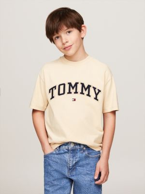 camiseta con logo universitario bordado beige de niños tommy hilfiger
