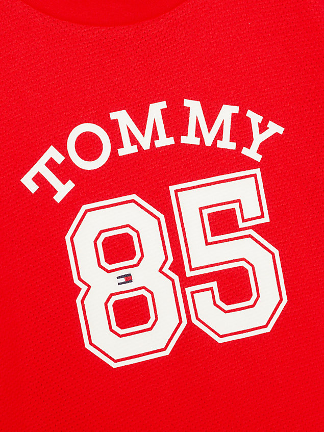 red varsity-t-shirt aus mesh mit logo für boys - tommy hilfiger