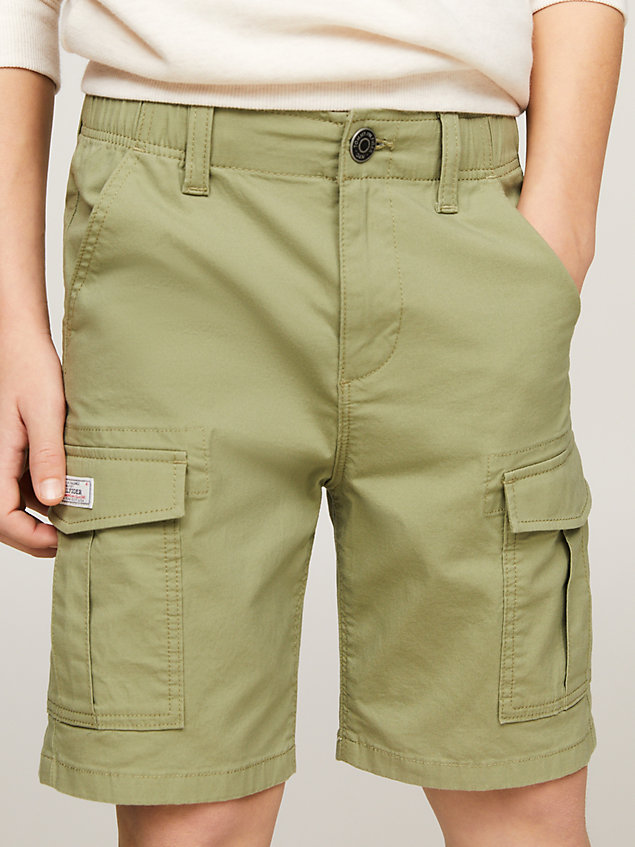 pantalón corto cargo con monotipo hilfiger green de niños tommy hilfiger